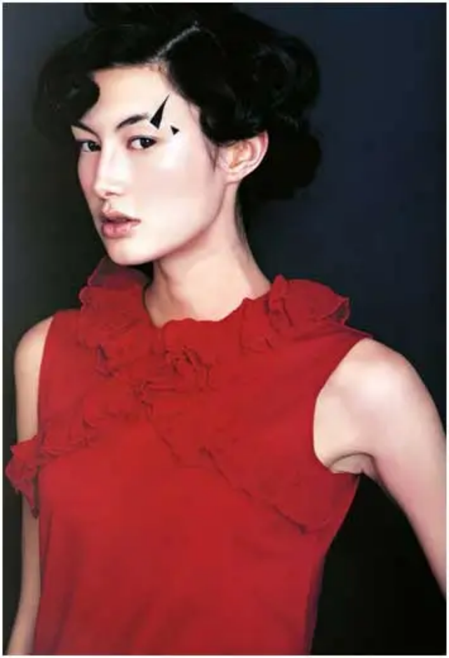 迷倒谢霆锋的玉兰油姐姐，25年后变成这样了？