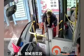 暖心30秒，胶州巴士司机服务乘客美好出行图片