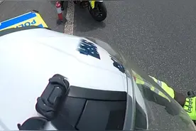 交警“飙车”6分钟！网友看后疯狂点赞图片