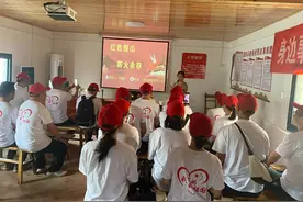 浏阳乡村女教师投身公益多年，筹集善款400余万元，当年受她帮助的学生如今资助他人图片