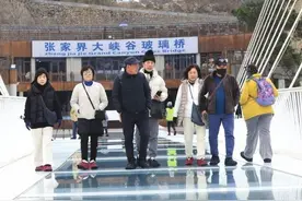 张家界的山上“长”满了韩国人？下月起会更多！丨看天下图片
