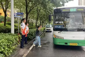主城区已开通16条“响应式公交”，惠及乘客30万人次图片
