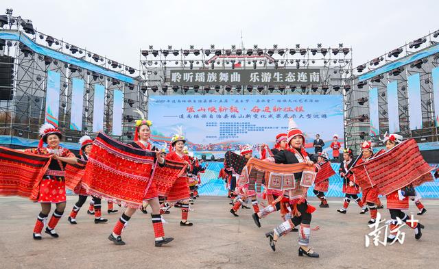 瑶山焕彩 盛会倾城｜连南民族特色巡游引万人空巷