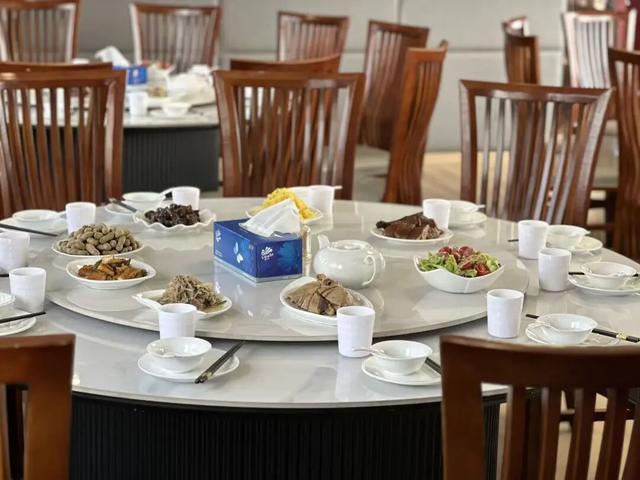 上海工会会员服务日来啦！第一波上线：光明田原与瑞华果园最佳草莓采摘季！免门票、85折！