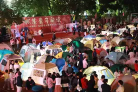 福田区外国语小学：小帐篷变身“小书窝”，共享亲子夜读好时光图片