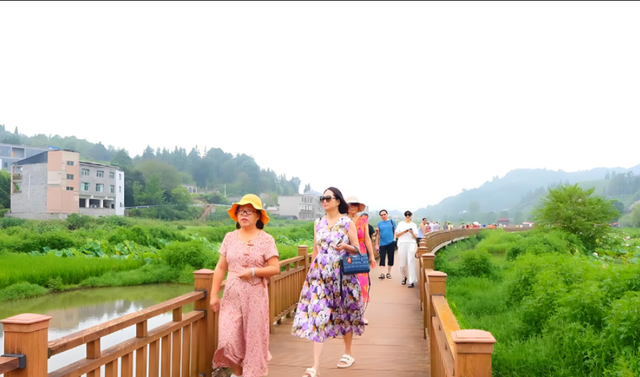 西秀区：“凉”资源“热”了民宿