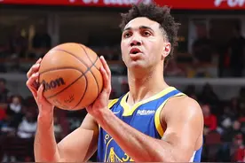 活久见！勇士首发五人合计0罚球 全场共罚6球图片