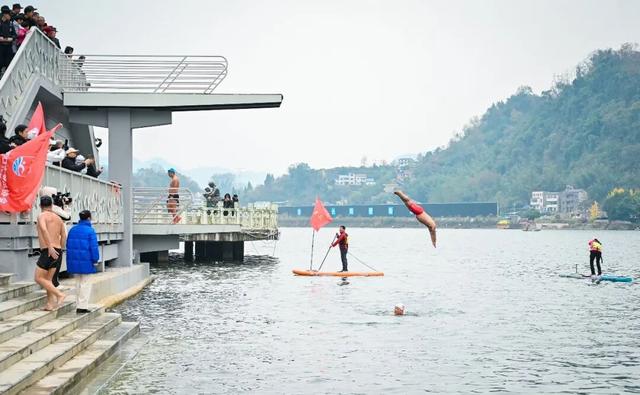 从长阳古今八景看县城建设蝶变→