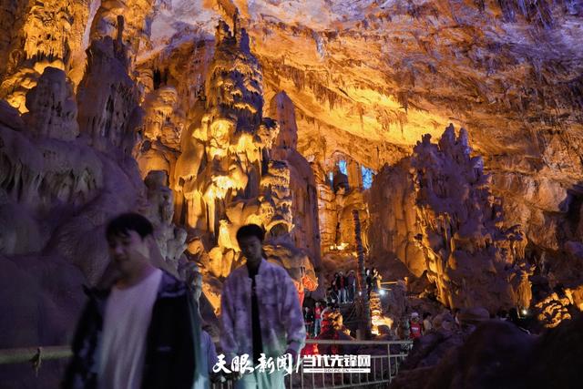 影像贵州｜沉浸式玩转织金洞！国庆实景演艺、夜游灯光秀带你邂逅溶洞奇幻