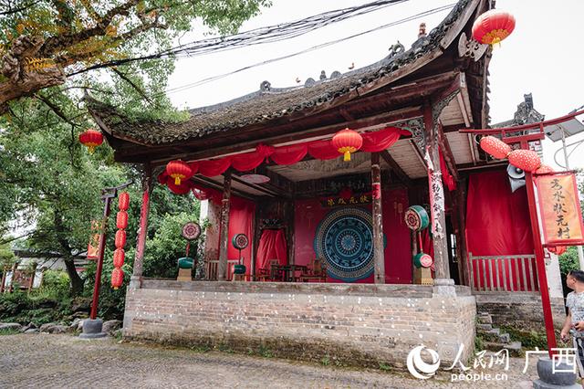 广西封面融媒体报道团队走进富川县秀水村