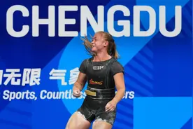 （成都世运会）力量举——女子装备中量级：美国选手夺冠图片