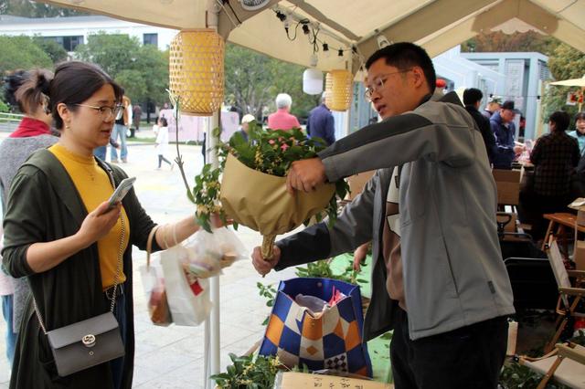 江苏苏州：桂花市集人气足