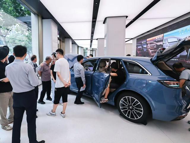 最便宜的鸿蒙智行来了，尚界H5售15.98万元起，上汽贾健旭：余承东给尚界H5提了不少要求