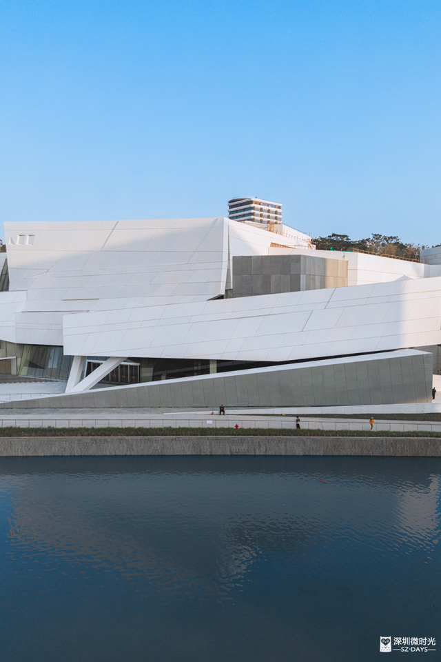 新地标！漂在水上的「白色山丘」，羡慕龙华人！