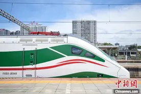 广西首次配属动力集中“复兴号”动车组 南宁至上海省时近6小时图片