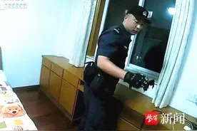 不速之客夜闯民宅，民警上门一招制“蝠”图片