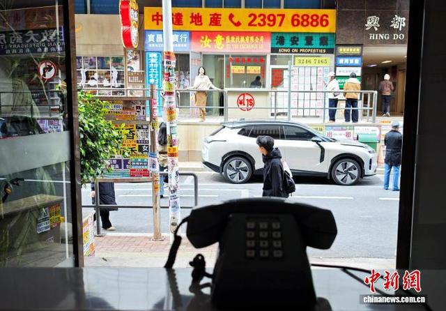 福州：复古港风布景点吸引市民参观