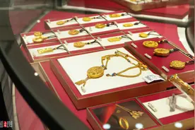 黄金价格再创新高，该买还是卖？图片