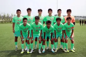 U18男足集训队赴日首场比赛 因雷雨天气被迫终止图片