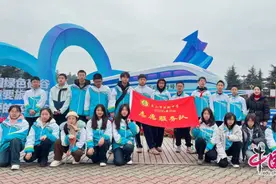 弯腰拾捡文明，乐山实验中学“开学第一课”别开生面图片