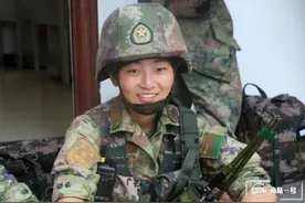 这名女兵，二等功×1、三等功×2图片