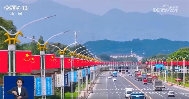 新业态新场景不断涌现 文旅消费“热”与最美“中国红”拉满节日氛围感