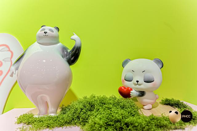 大熊猫文化创意大赛征集作品超万件，孵化出八大核心IP，带动5亿元产值