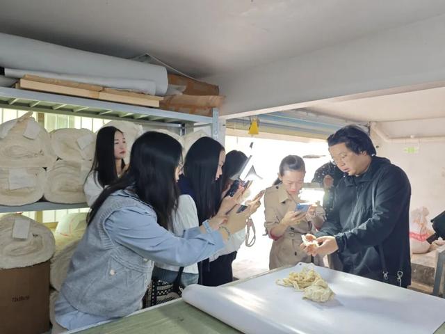 网络大V齐齐探四会！