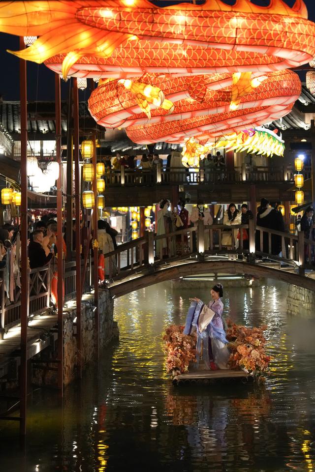 湖南南岳：衡山脚下夜缤纷