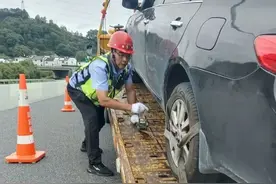 接警20分钟到达现场 徽杭高速跨省落地免费拖吊新政图片