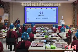 西安一高校开设烹饪课：让学生们都能“露一手”图片