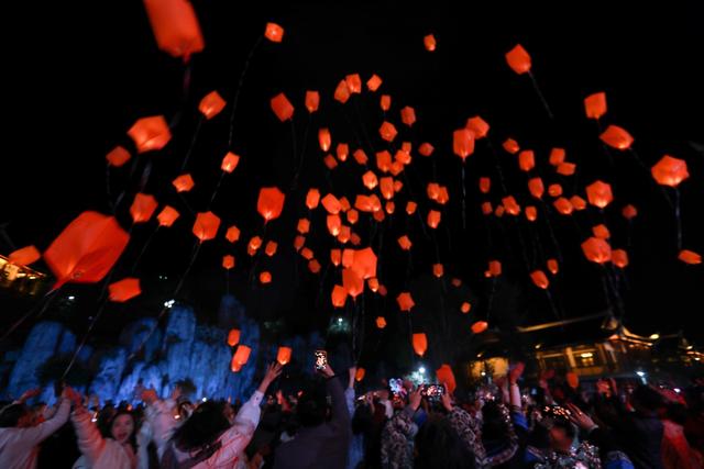 剑河仰阿莎温泉小镇举办首届“金汤节”