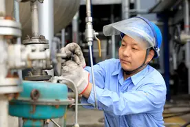 抢占市场先机！中国平煤神马集团尼龙科技公司己内酰胺车间绿色化改造稳步推进图片