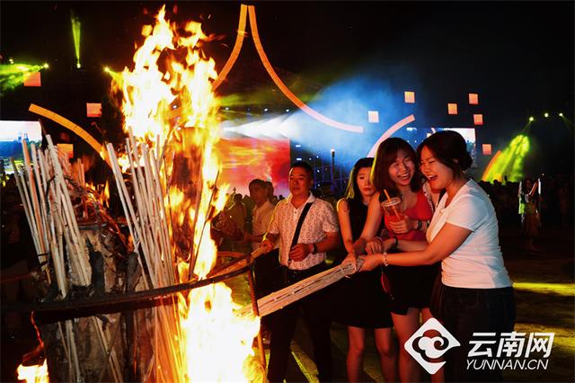 【高清组图】云南民族村：点燃火把节狂欢热情