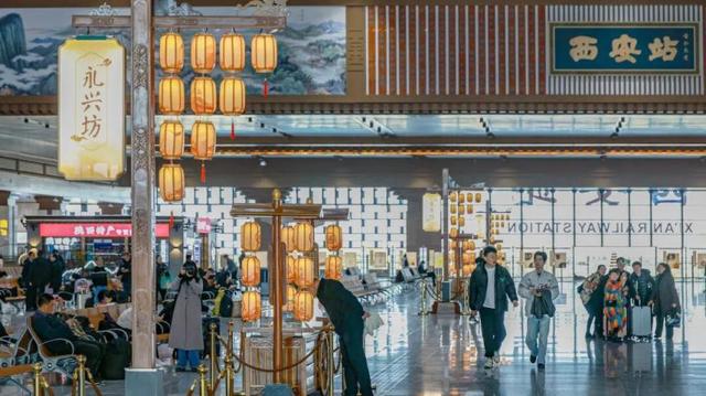 候车厅变身博物馆！网友：以为穿越到了唐朝！