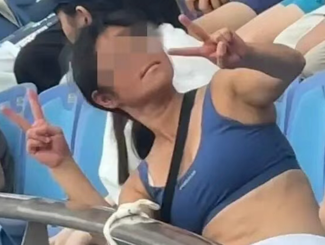 女子酒后扰乱赛场秩序，文明观赛不容“耍酒疯”| 新京报快评
