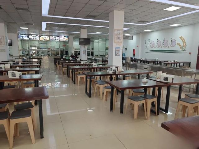 清镇市行政中心广场向市民开放！