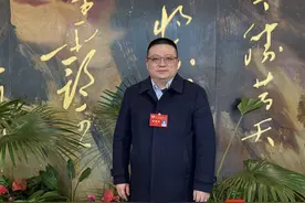 2025省两会|省政协委员钱海：重塑与夯实基层健康保障体系，扶正就医“倒三角”图片
