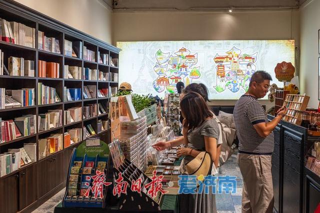 趵突泉畔，邂逅一家会讲济南故事的书店