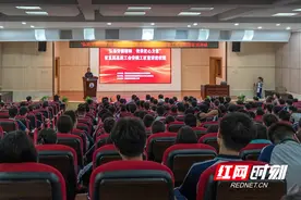 劳模宣讲进校园：大国工匠与青年学子共话匠心图片
