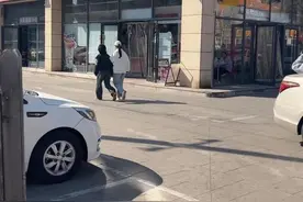 河北三河“招牌改色”背后：店铺招牌到底谁说了算？图片