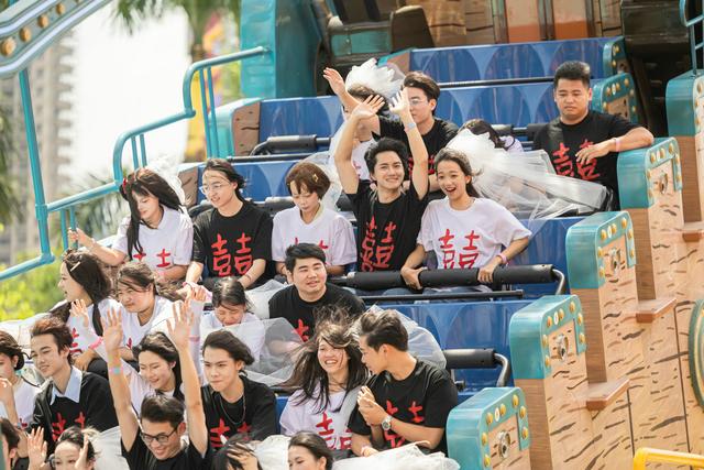 为爱尖叫！百名情侣选择这样过七夕