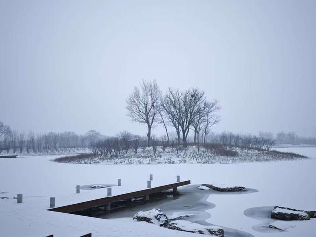 一脚踏进黑白世界！记住这个地方，下场雪来打卡