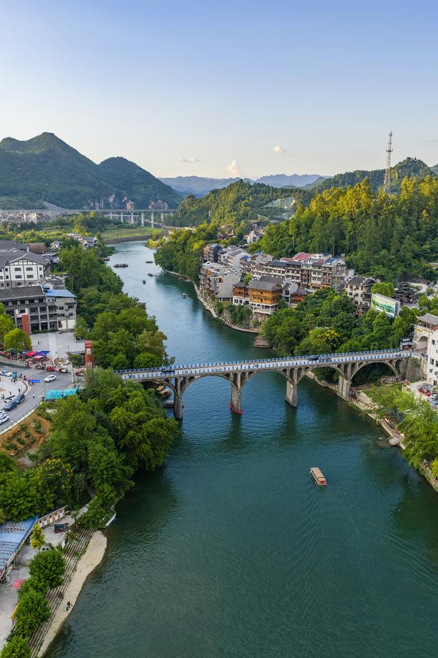 湖南湘西：边城风光好