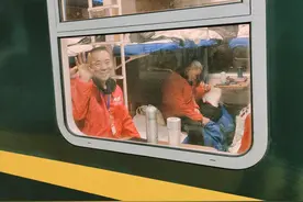 预订爆满！6000名四川老人乘“银发列车”来汉赏花图片