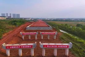 320国道南昌新建工程应用挂篮悬浇施工图片