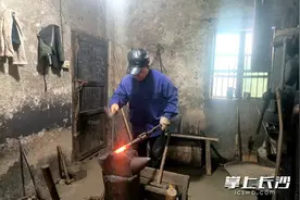 叮叮咣！宁乡油麻田老铁匠刘伏湘的打铁人生图片