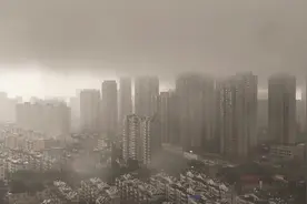 淮南：云低雾来 楼间绘就水墨画图片