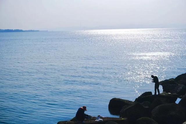 免费又出片！威海人私藏！钓鱼人、秋千、老渔船，治愈力满分～