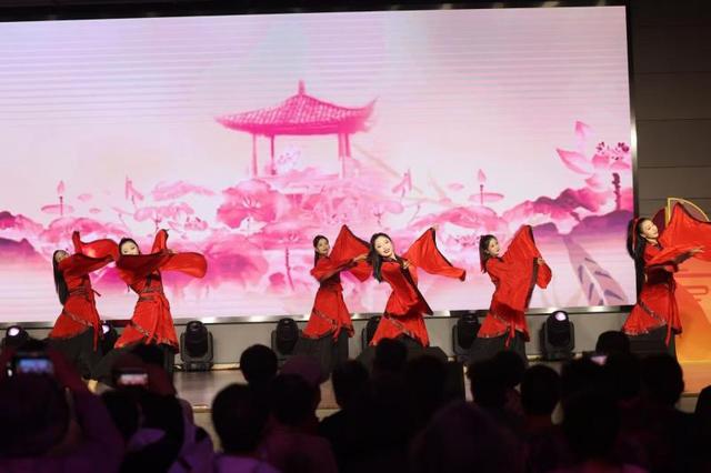 大美北京 | 北京中轴线申遗成功一周年 东城群众“唱响中轴”